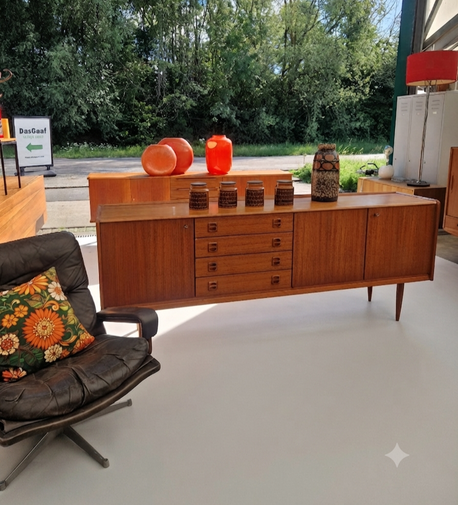 Prachtig vintage dressoir 220cm