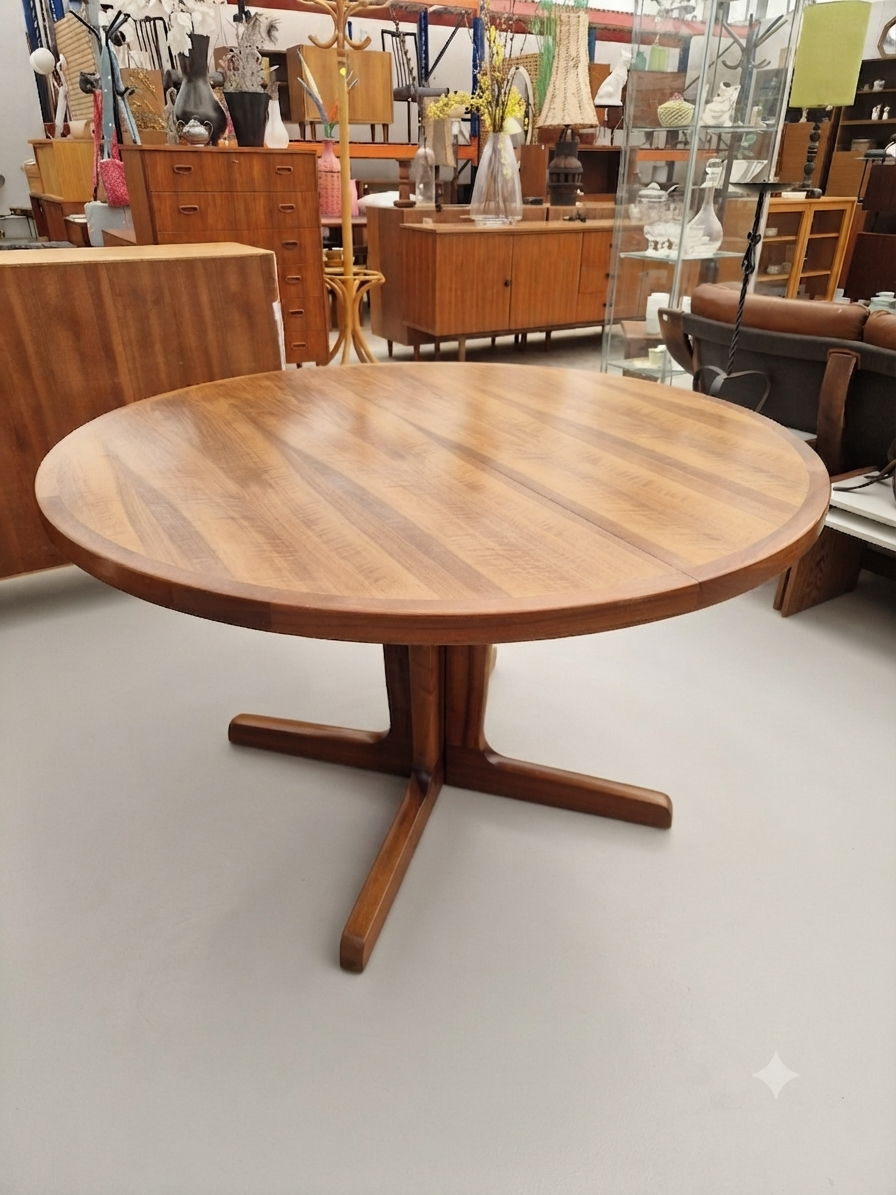 Vintage ronde uitschuiftafel 220cm