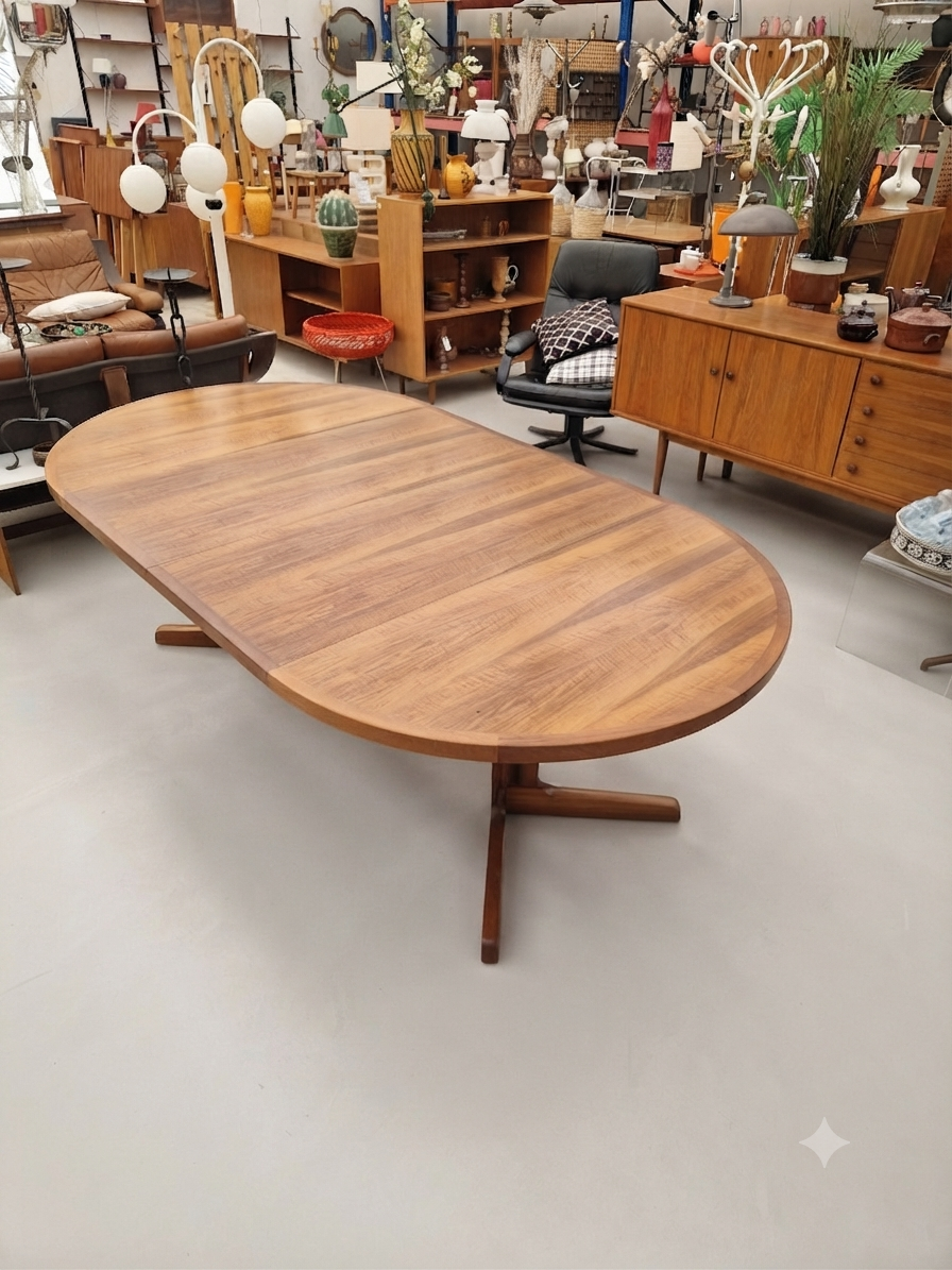 Vintage ronde uitschuiftafel 220cm