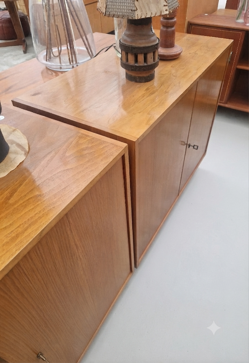 Twee vintage TVkasten 100cm met inschuifdeuren. - Afbeelding 8