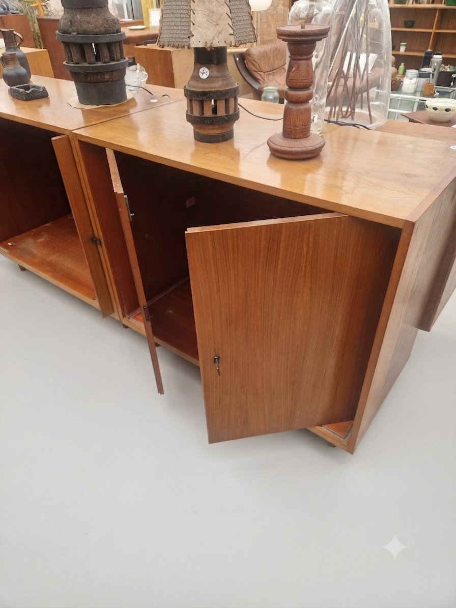 Twee vintage TVkasten 100cm met inschuifdeuren. - Afbeelding 6