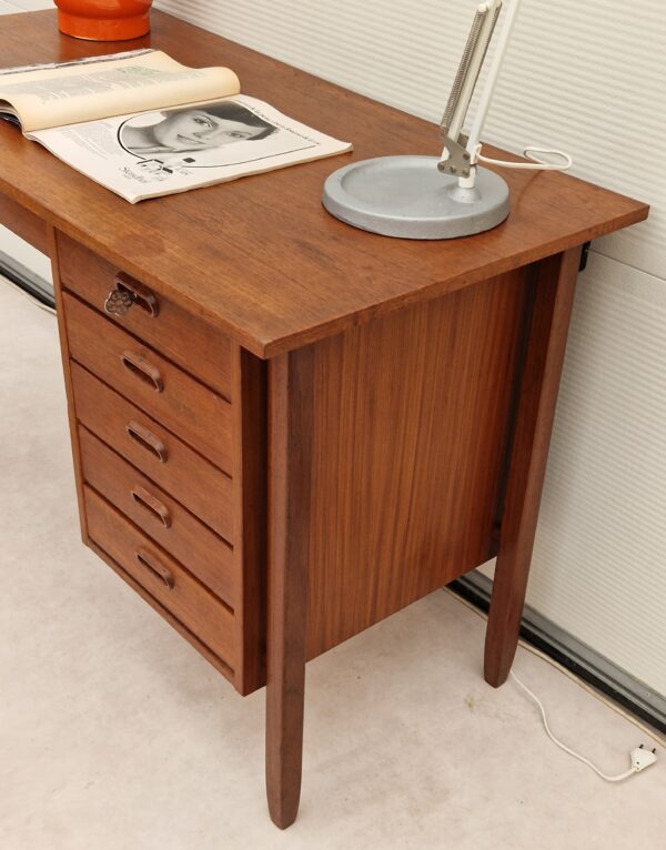 Vintage bureau 110cm met zes laden teakhout