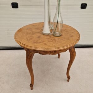Vintage salontafel met mooi houtsnijwerk