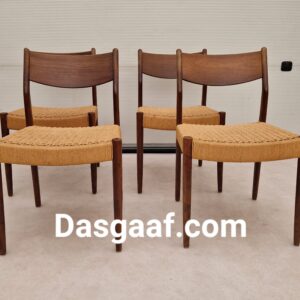 Vier stoelen SA10 van Pastoe door Cees Braakman