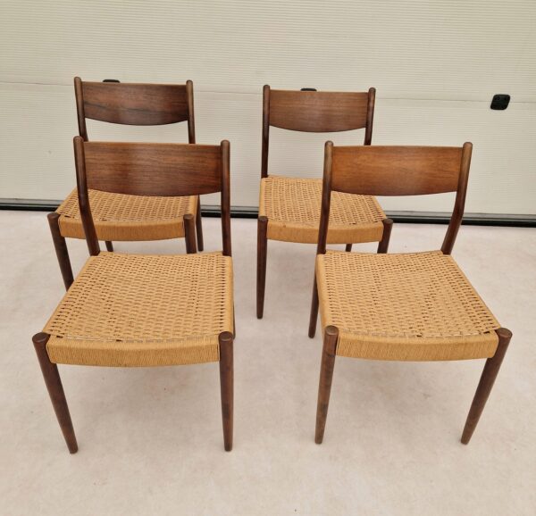 Vier stoelen SA10 van Pastoe door Cees Braakman