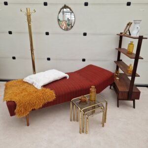 Vintage daybed roomdivider