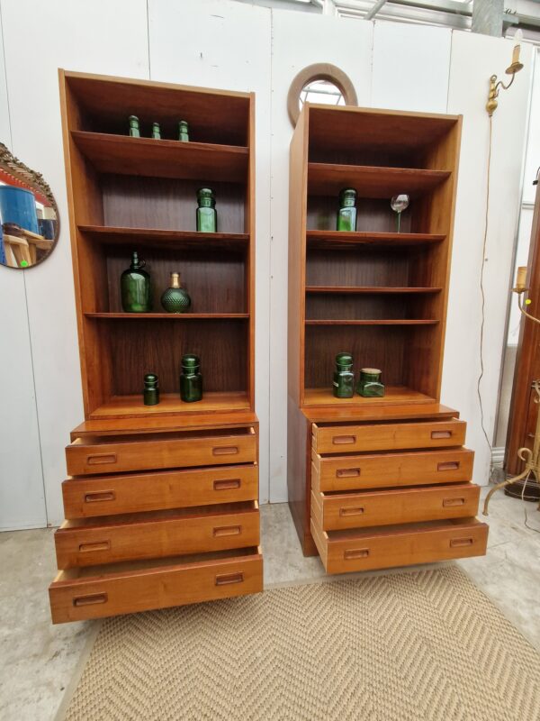 Twee Hundvad vintage wandkasten door Carlo Jensen