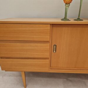 Vintage lichthouten dressoir 140cm