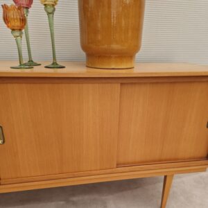 Vintage lichthouten dressoir 140cm