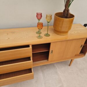 Vintage lichthouten dressoir 140cm