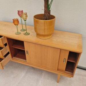 Vintage lichthouten dressoir 140cm