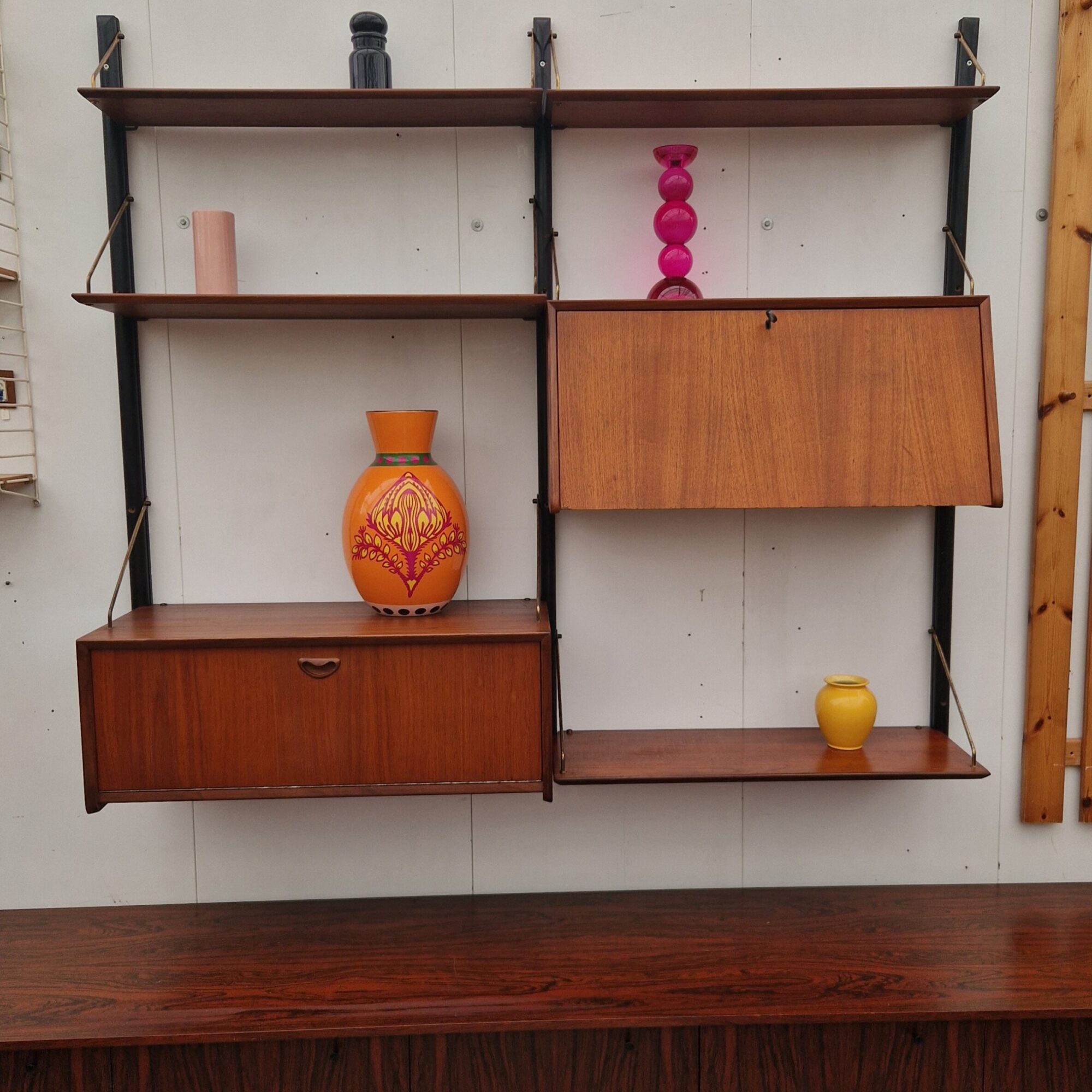 modulair vintage wandsysteem van Louis van Teeffelen