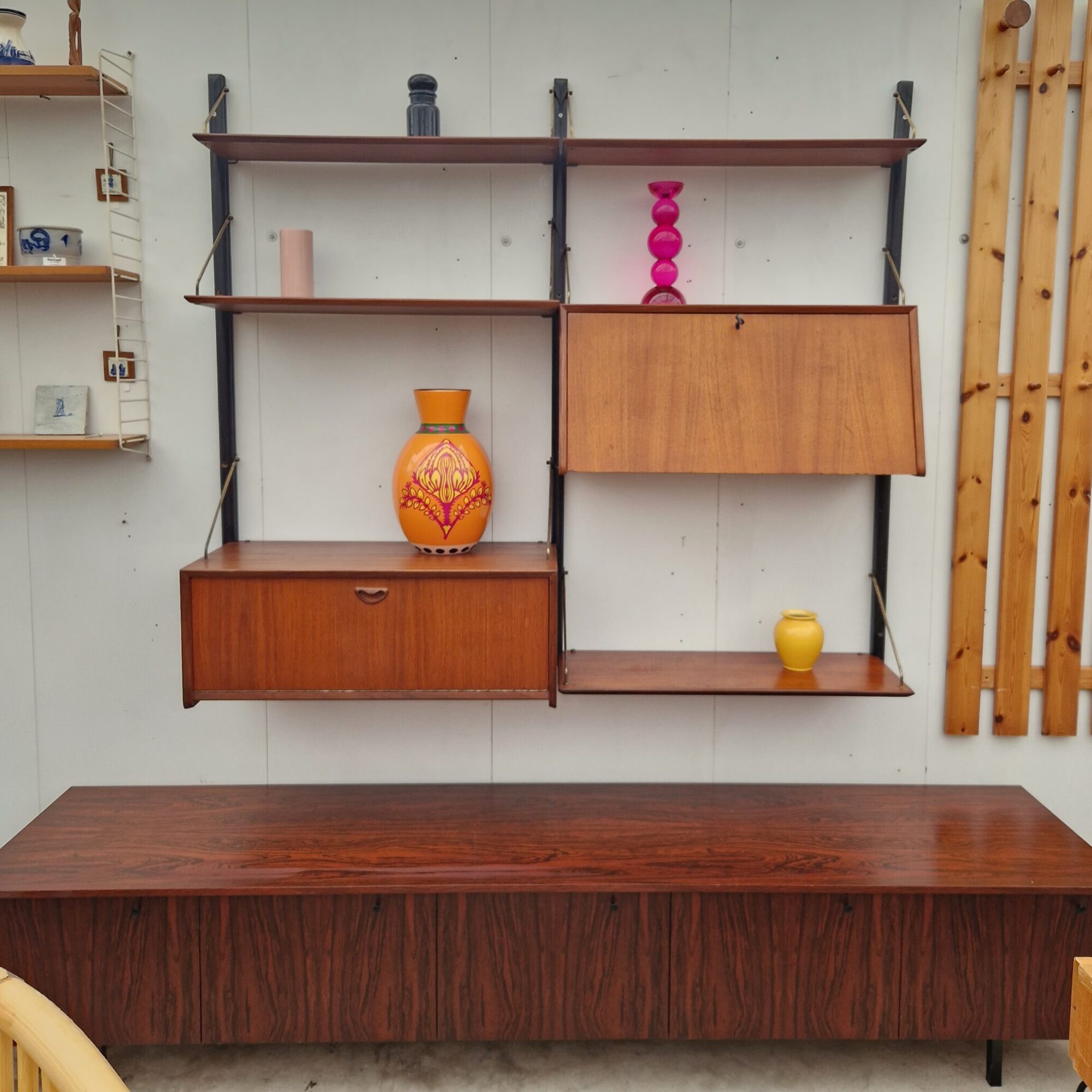 modulair vintage wandsysteem van Louis van Teeffelen