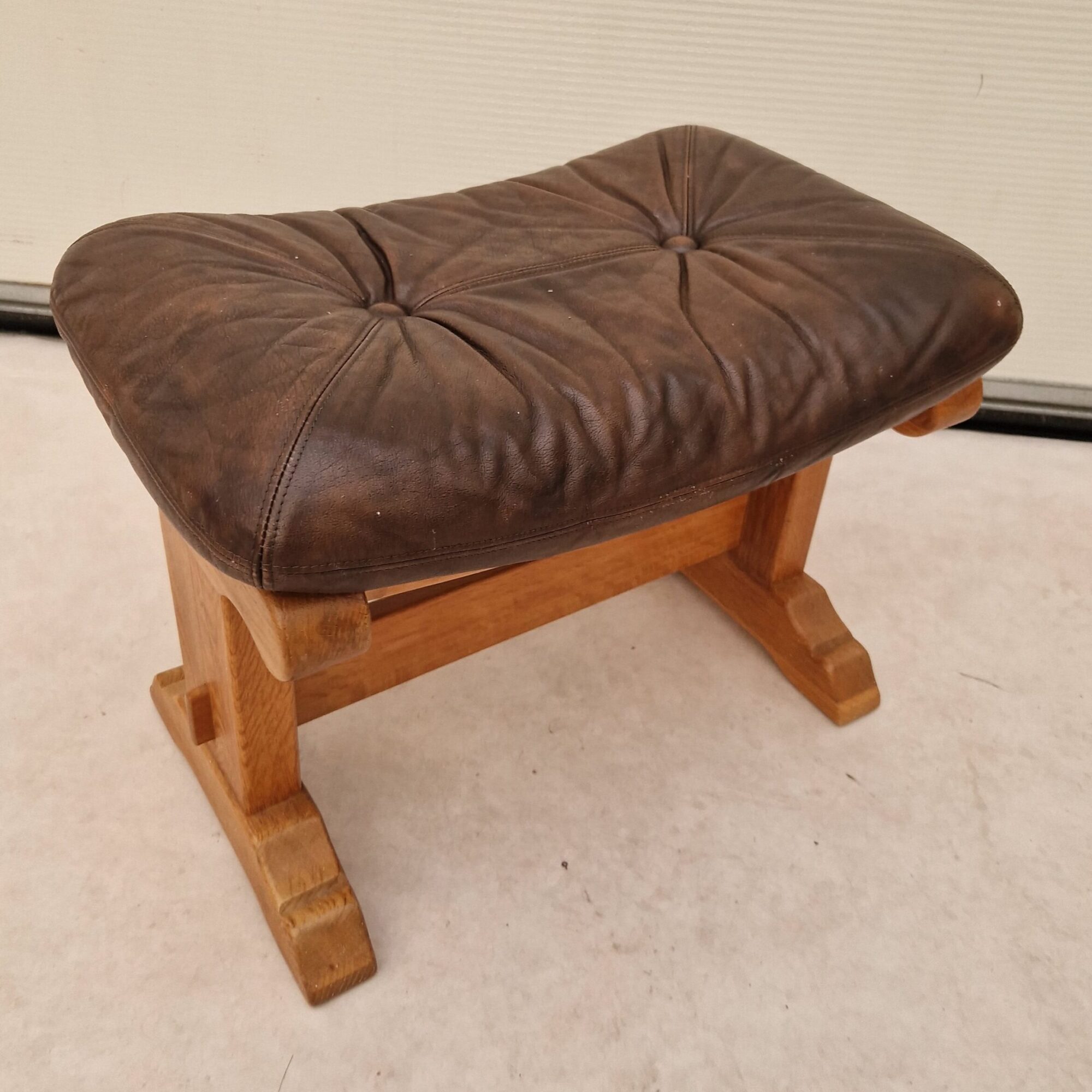 Vintage brutalist eikenhouten poef