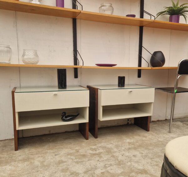 Twee vintage nachtkastje 65cm