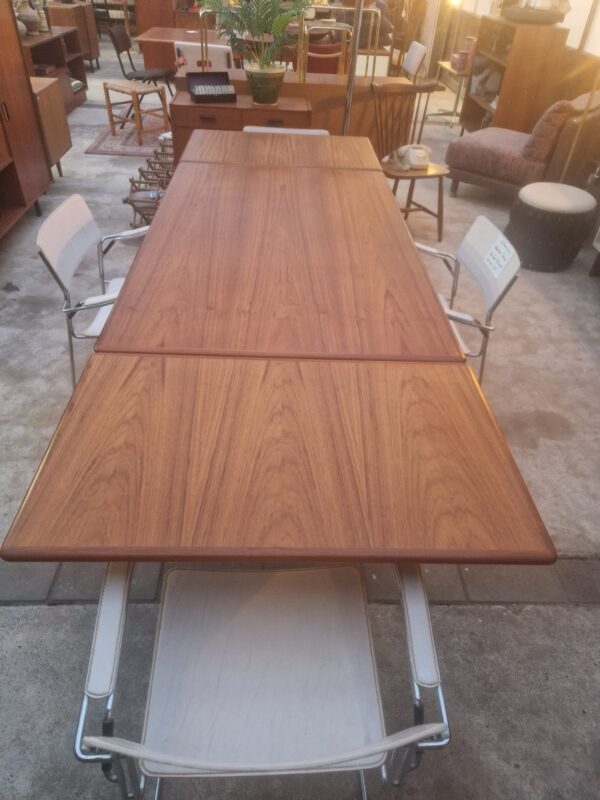 Vintage uitschuiftafel Niels Otto Moller 238cm