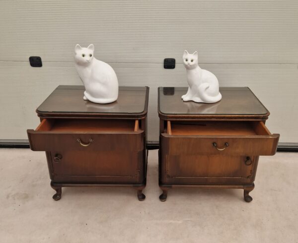 Twee vintage nachtkastjes