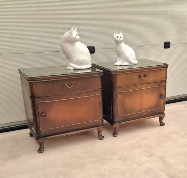 Twee vintage nachtkastjes