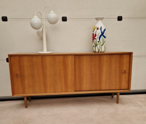Twee vintage dressoirs 160cm