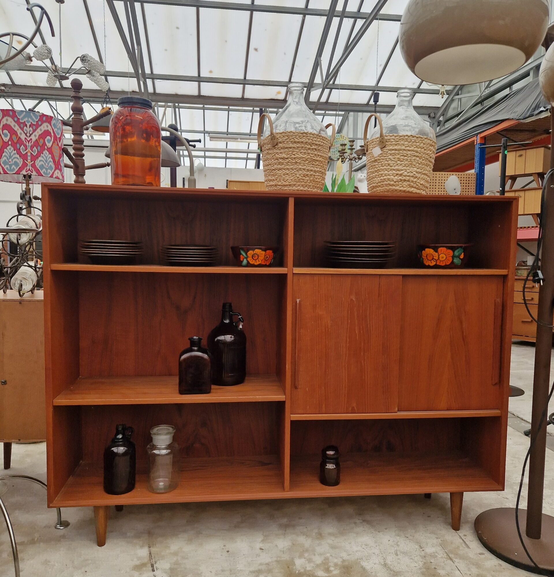 Vintage Deense wandkast 153cm