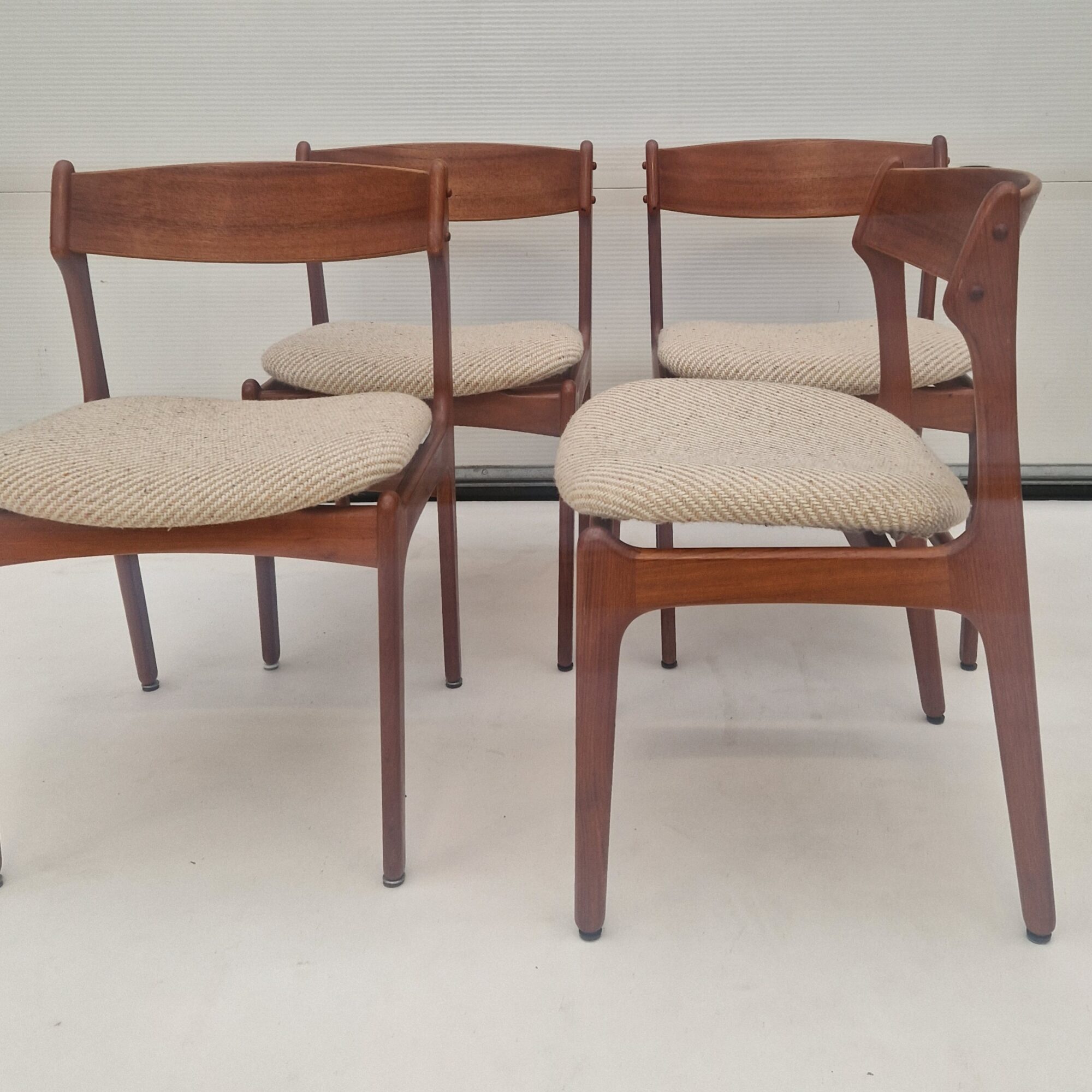 Vier vintage eetkamerstoelen