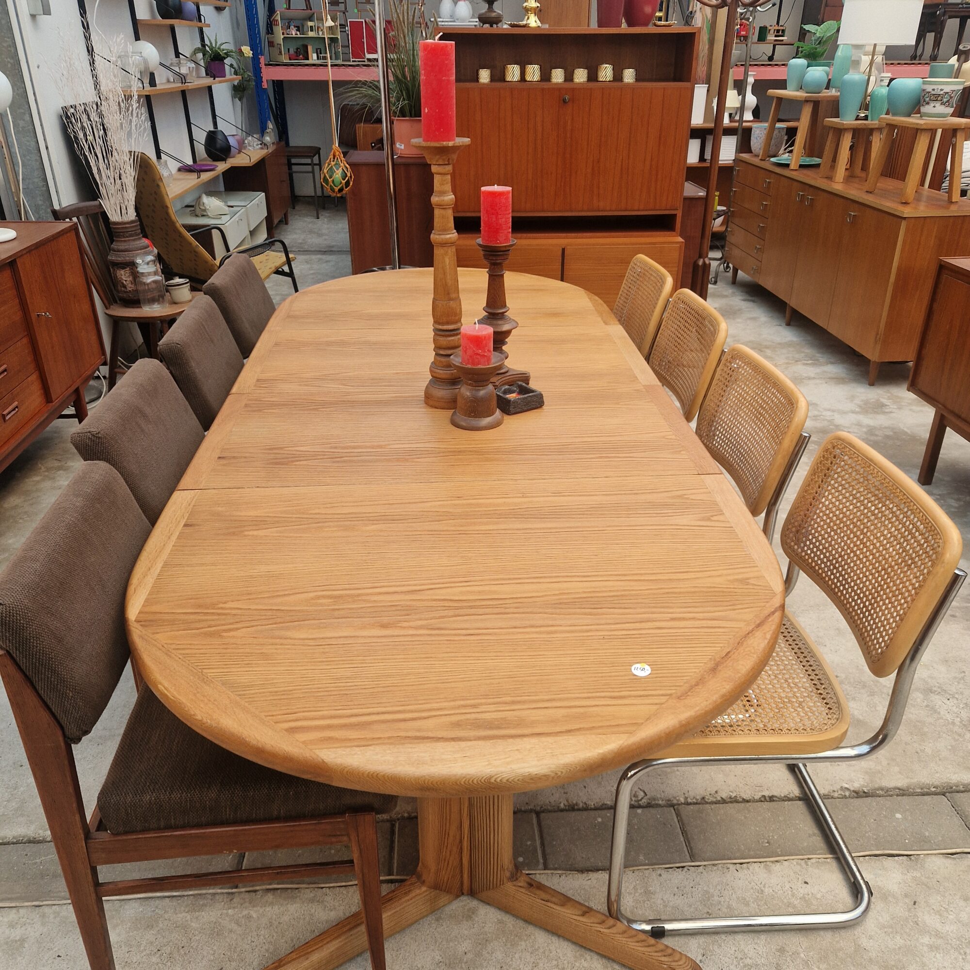 Ovale vintage uitschuiftafel