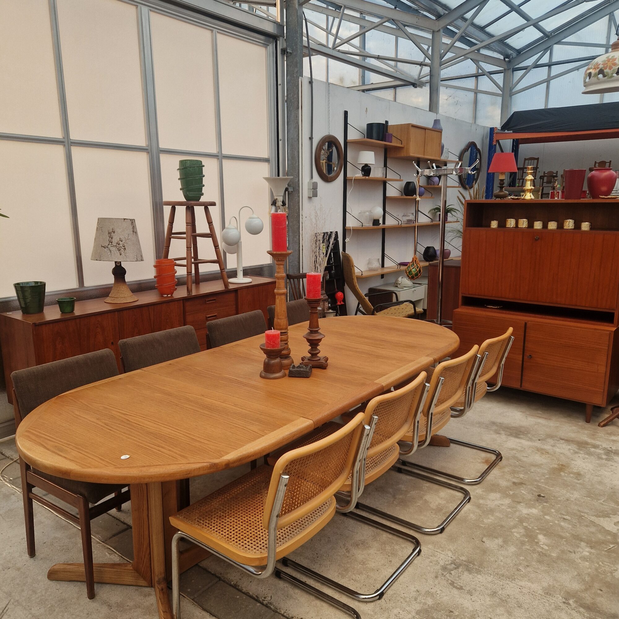 Ovale vintage uitschuiftafel