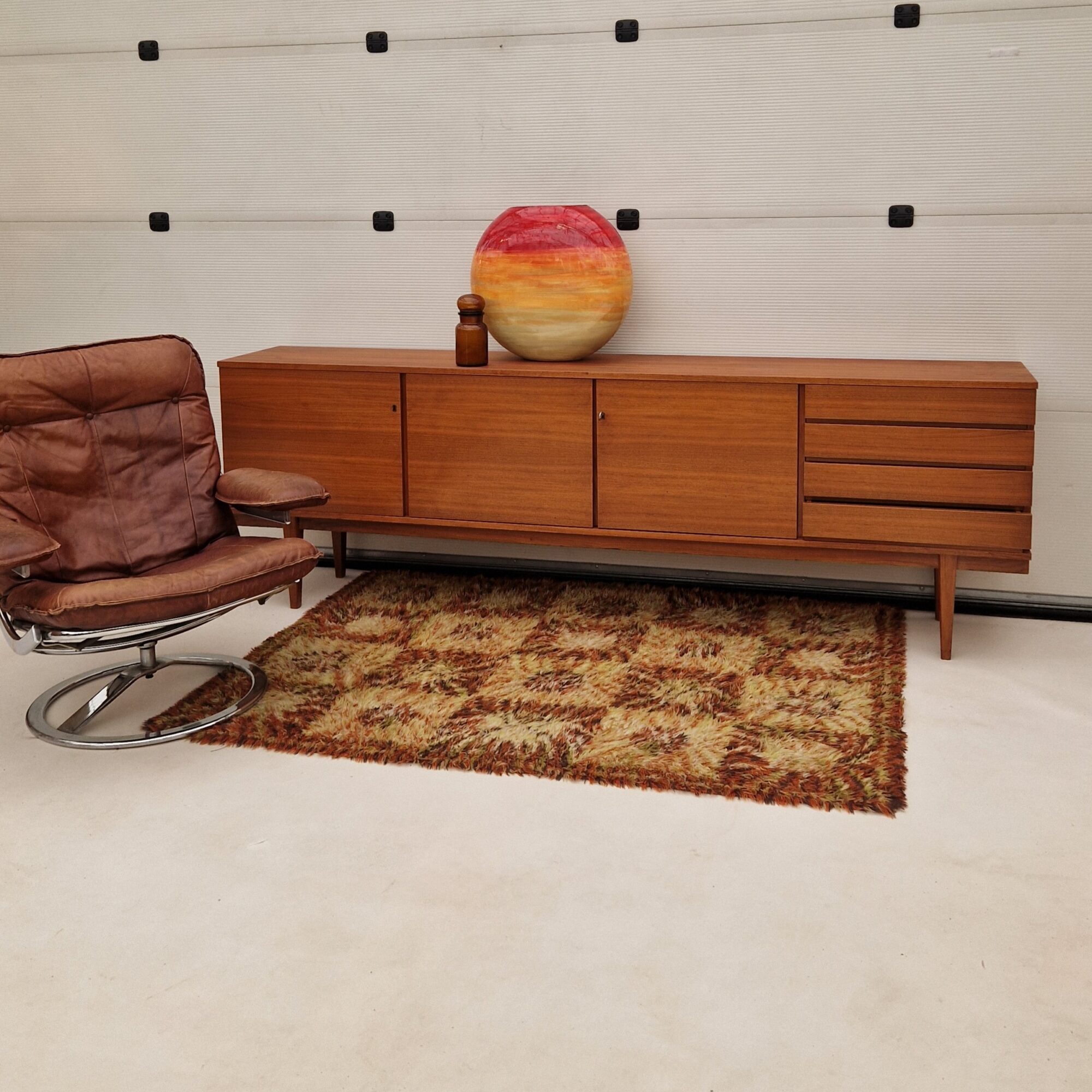 Vintage groot dressoir met vier laden, 248cm