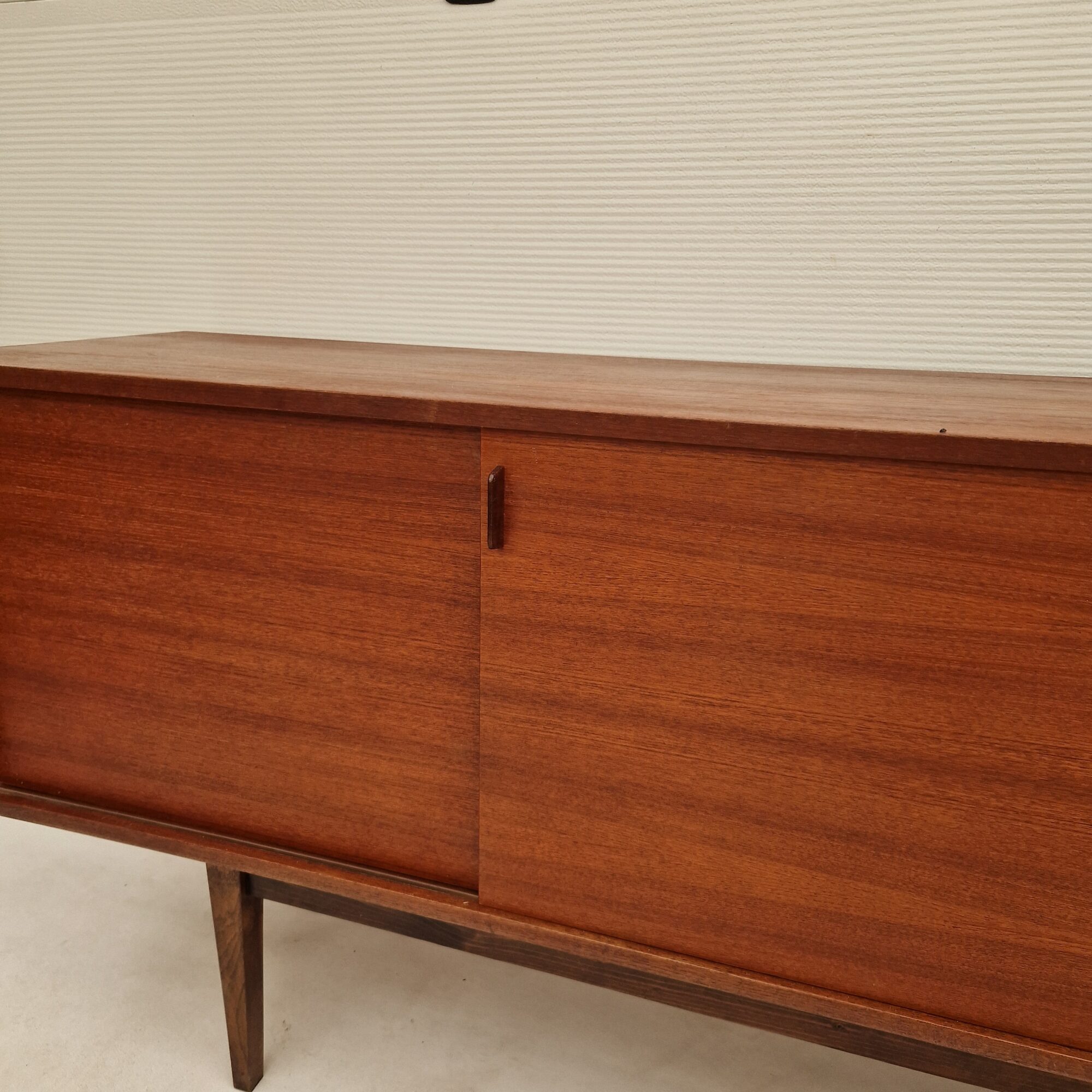 Vintage teakhouten dressoir 245cm