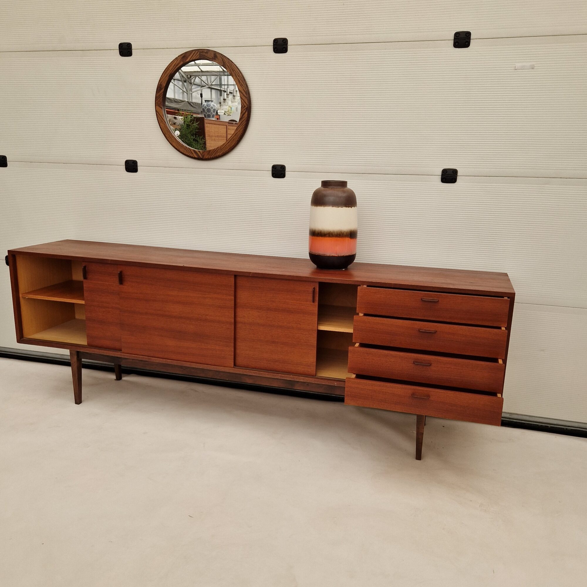 Vintage teakhouten dressoir 245cm