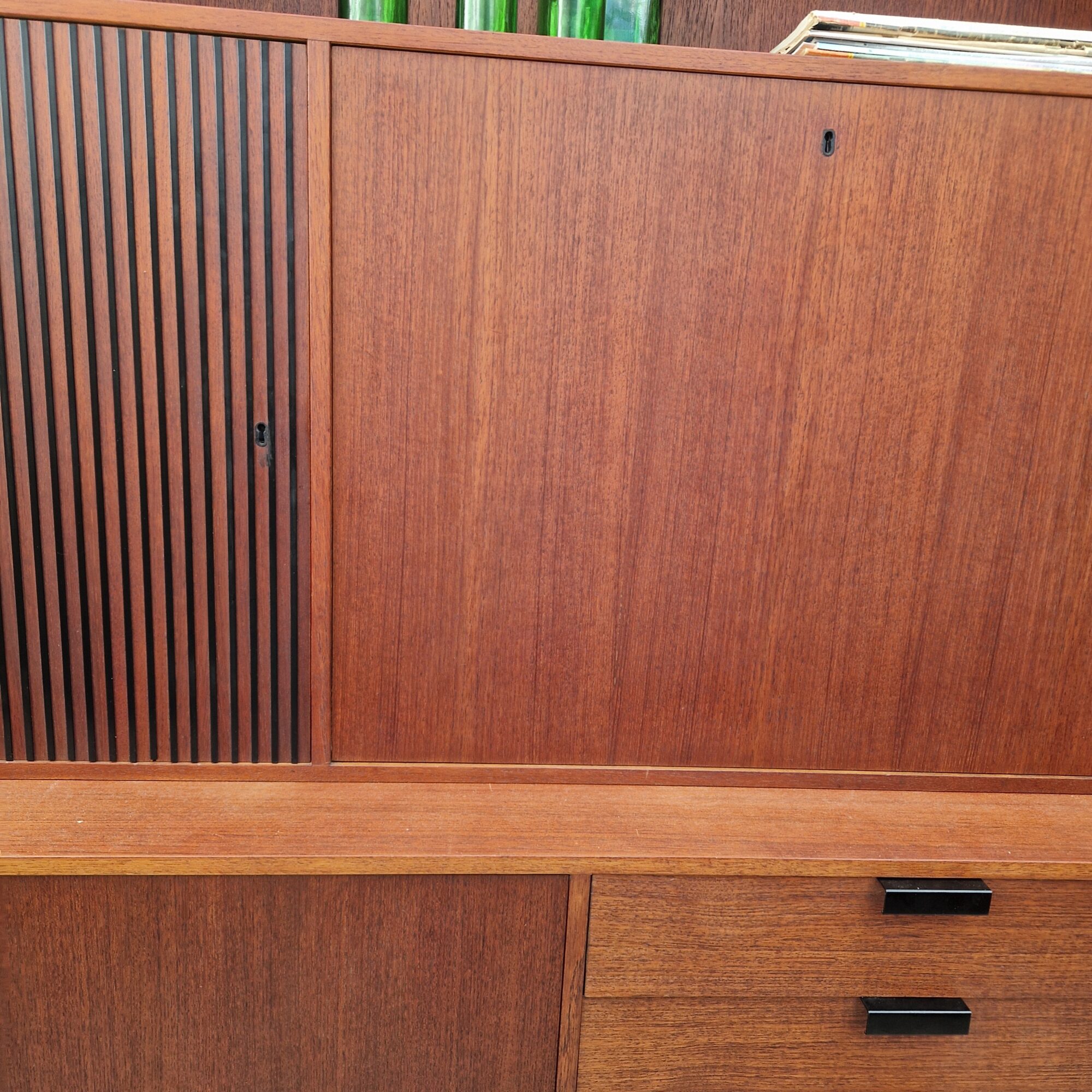 Vintage wandkast met secretaire