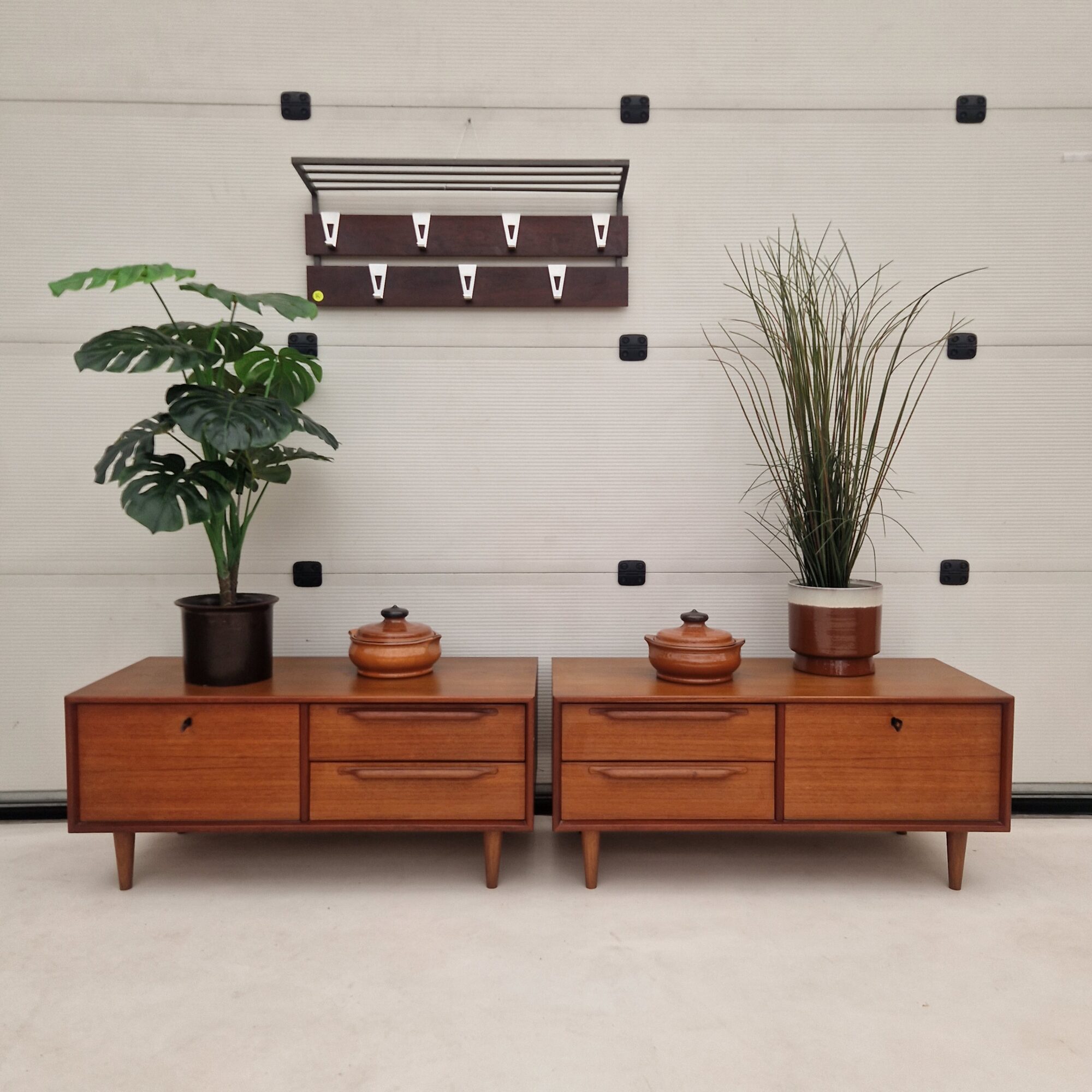 Twee vintage kastjes 100cm