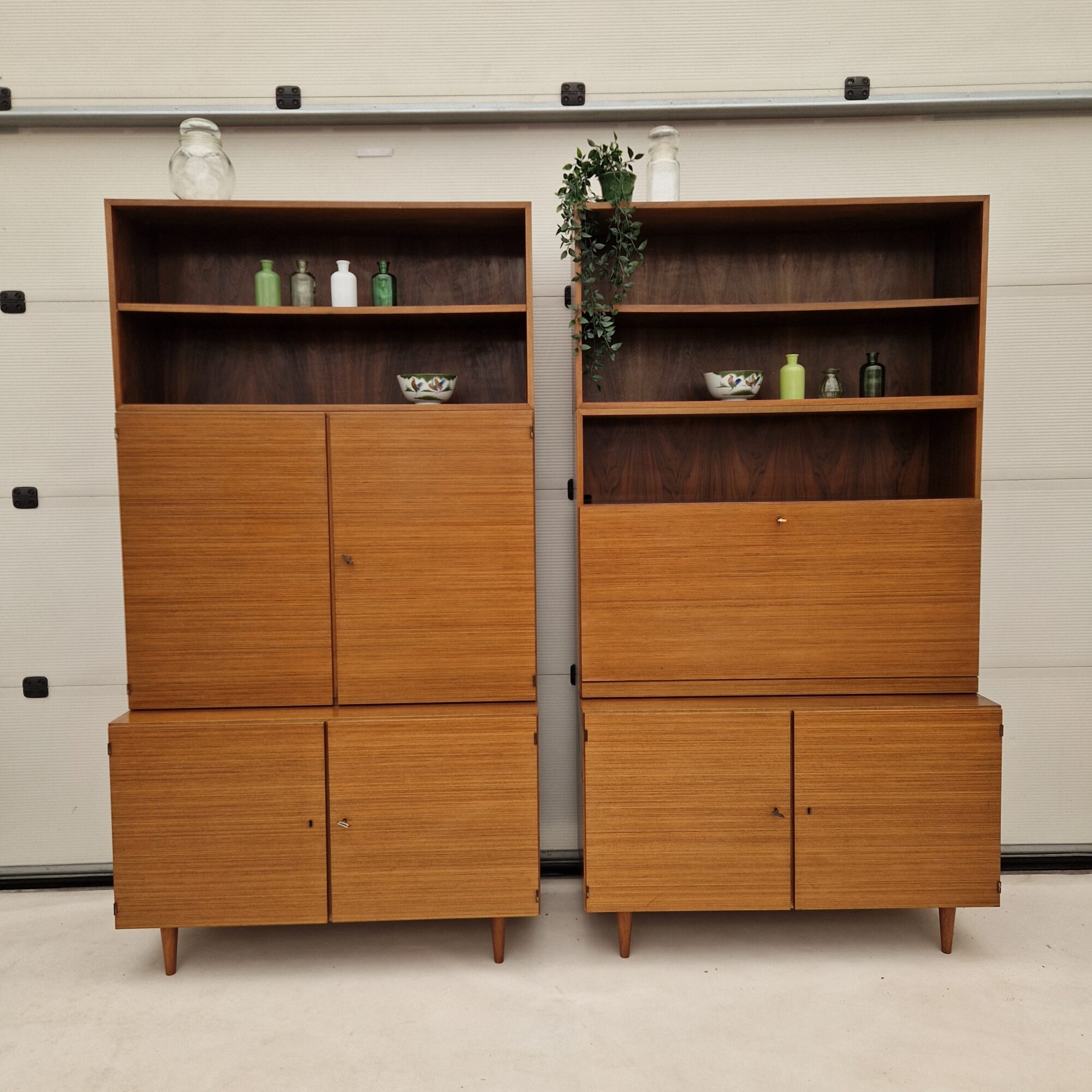 Twee vintage wandkasten 110cm