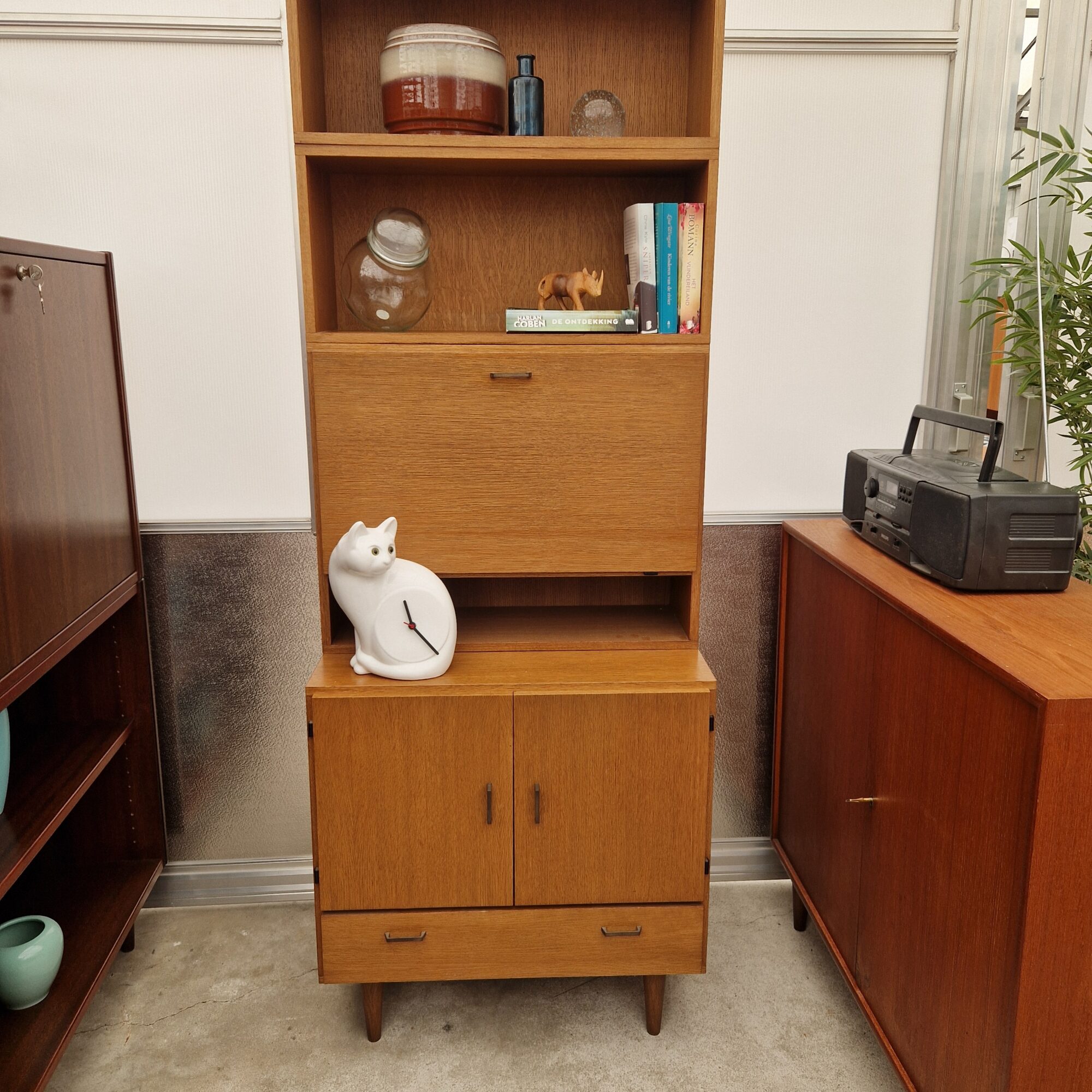 Vintage smalle wandkast
