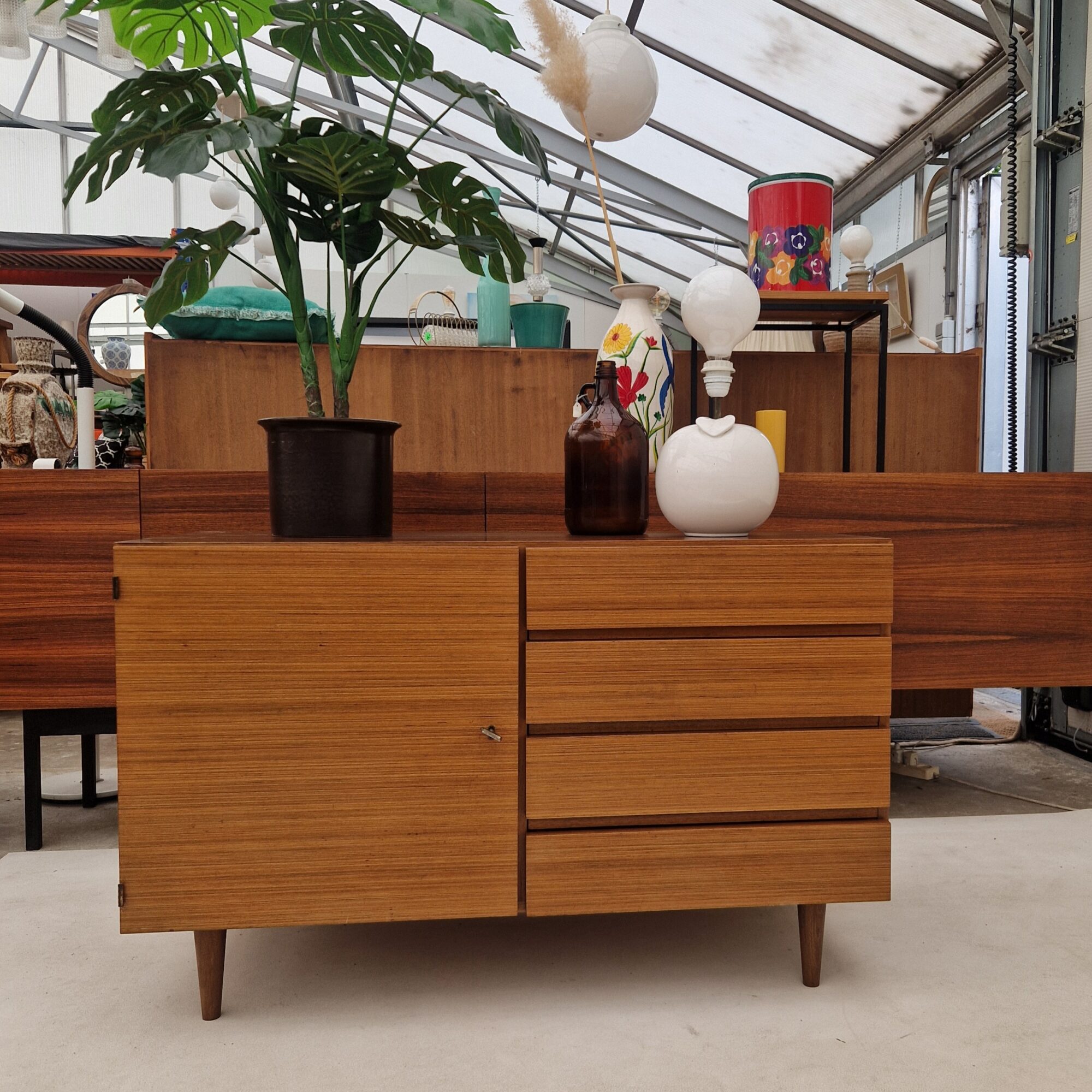 Vintage kast 110cm met vier laden