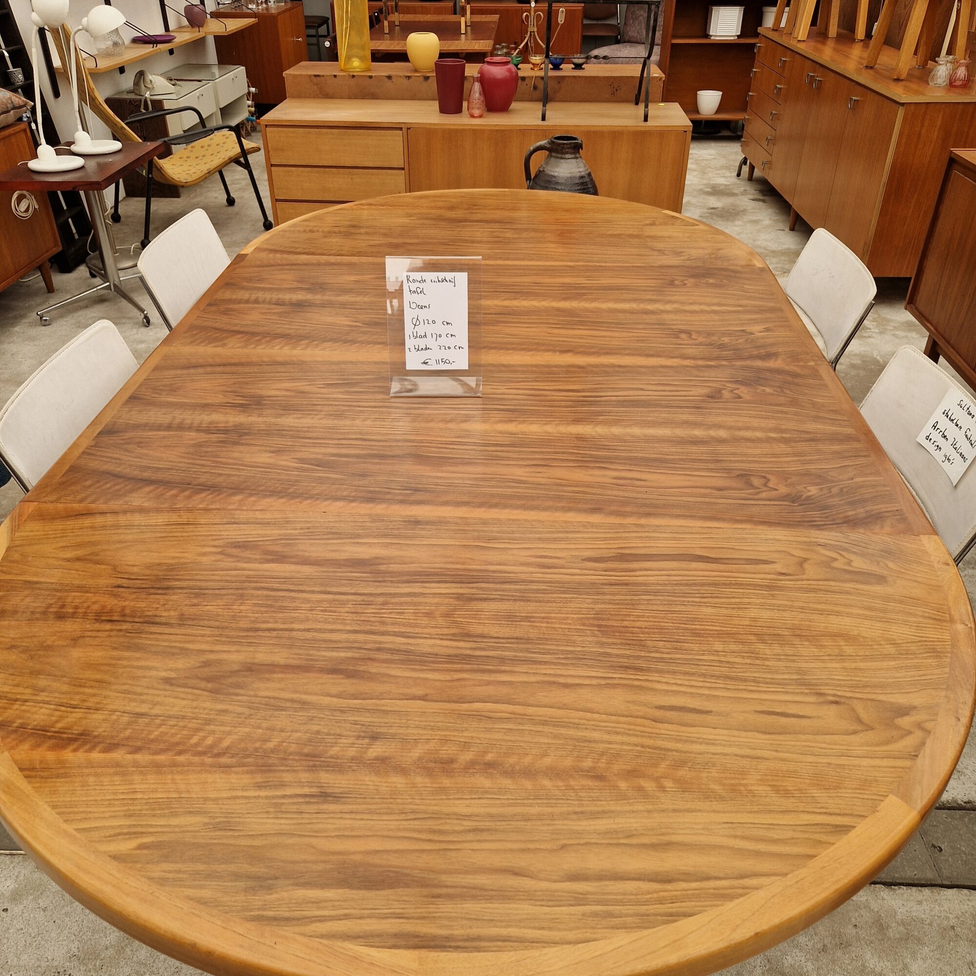 Vintage ronde uitschuiftafel