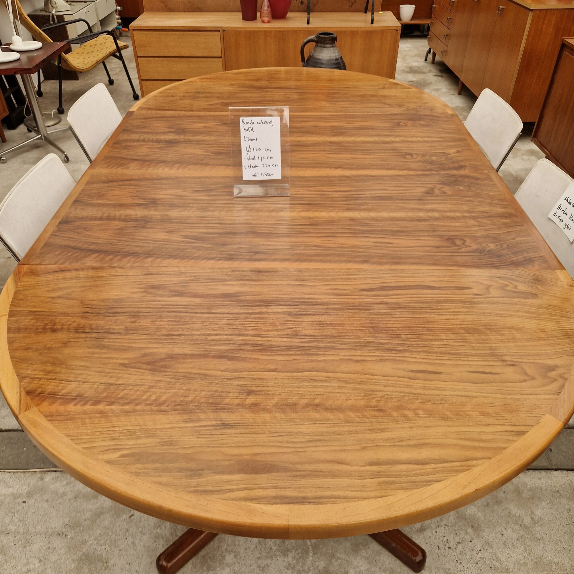 Vintage ronde uitschuiftafel