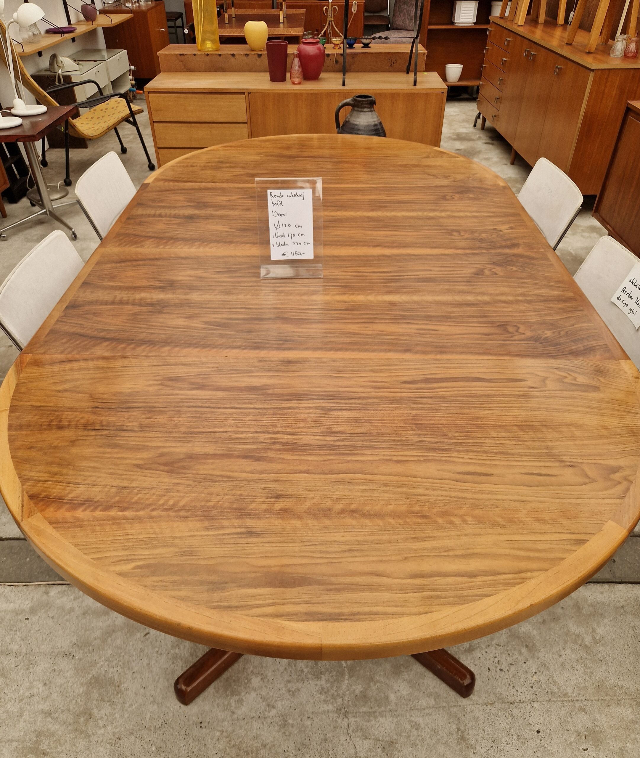 Vintage ronde uitschuiftafel
