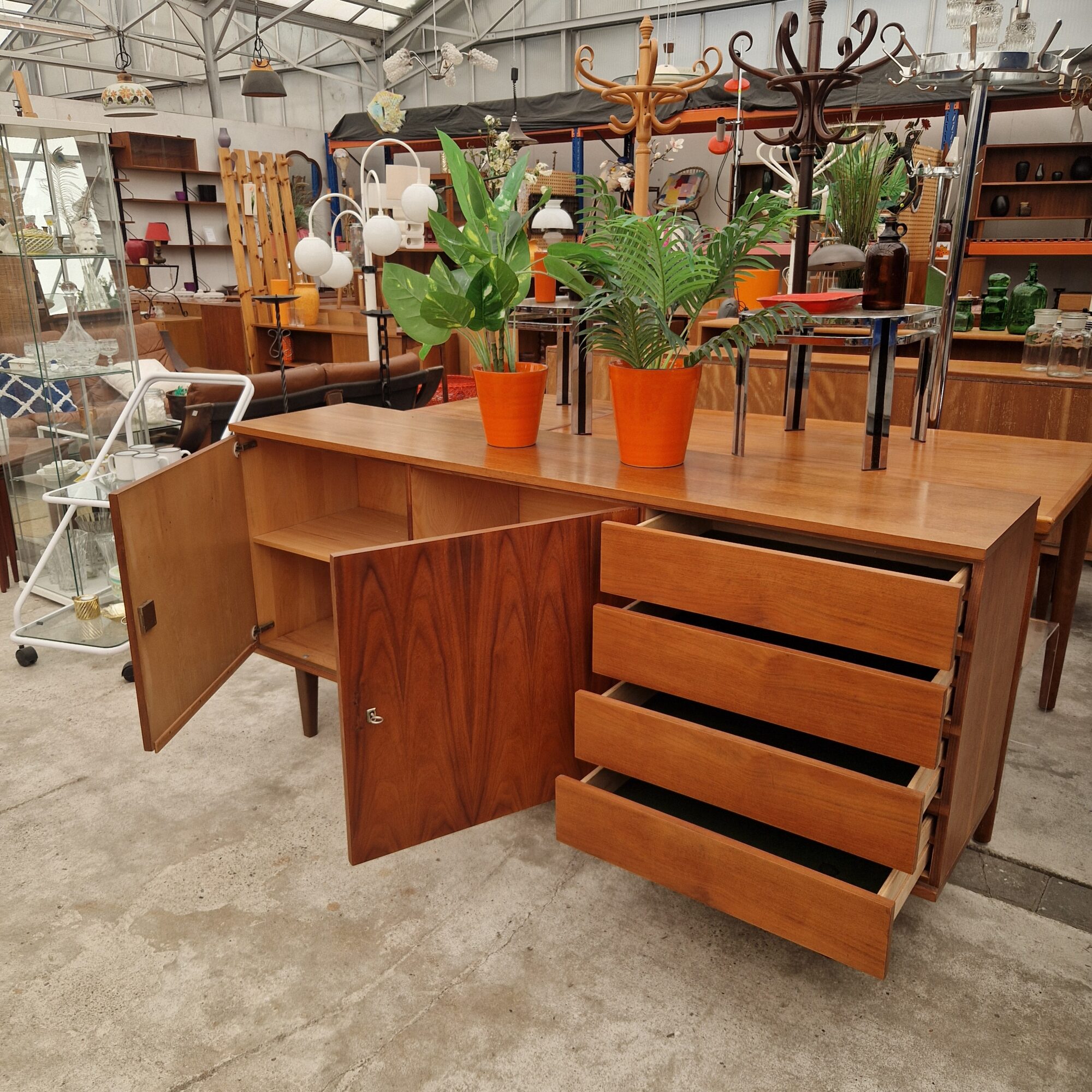 Mooi Vintage dressoir 180cm