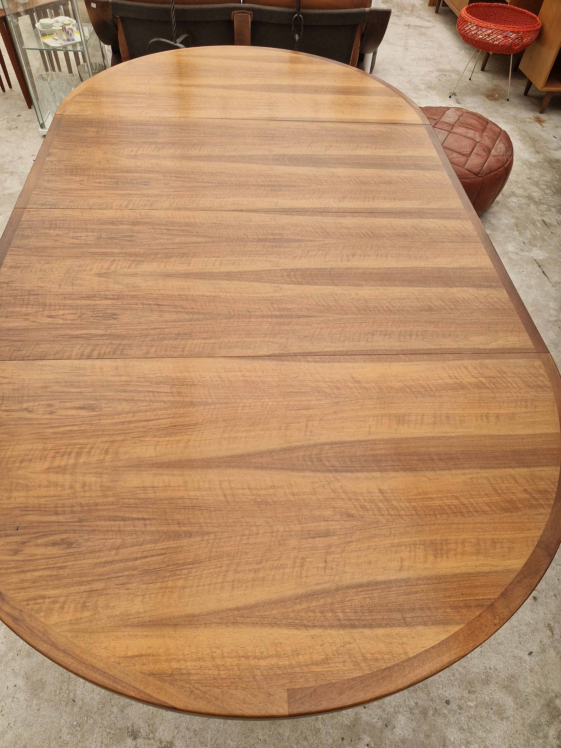 Vintage ronde uitschuiftafel 220cm