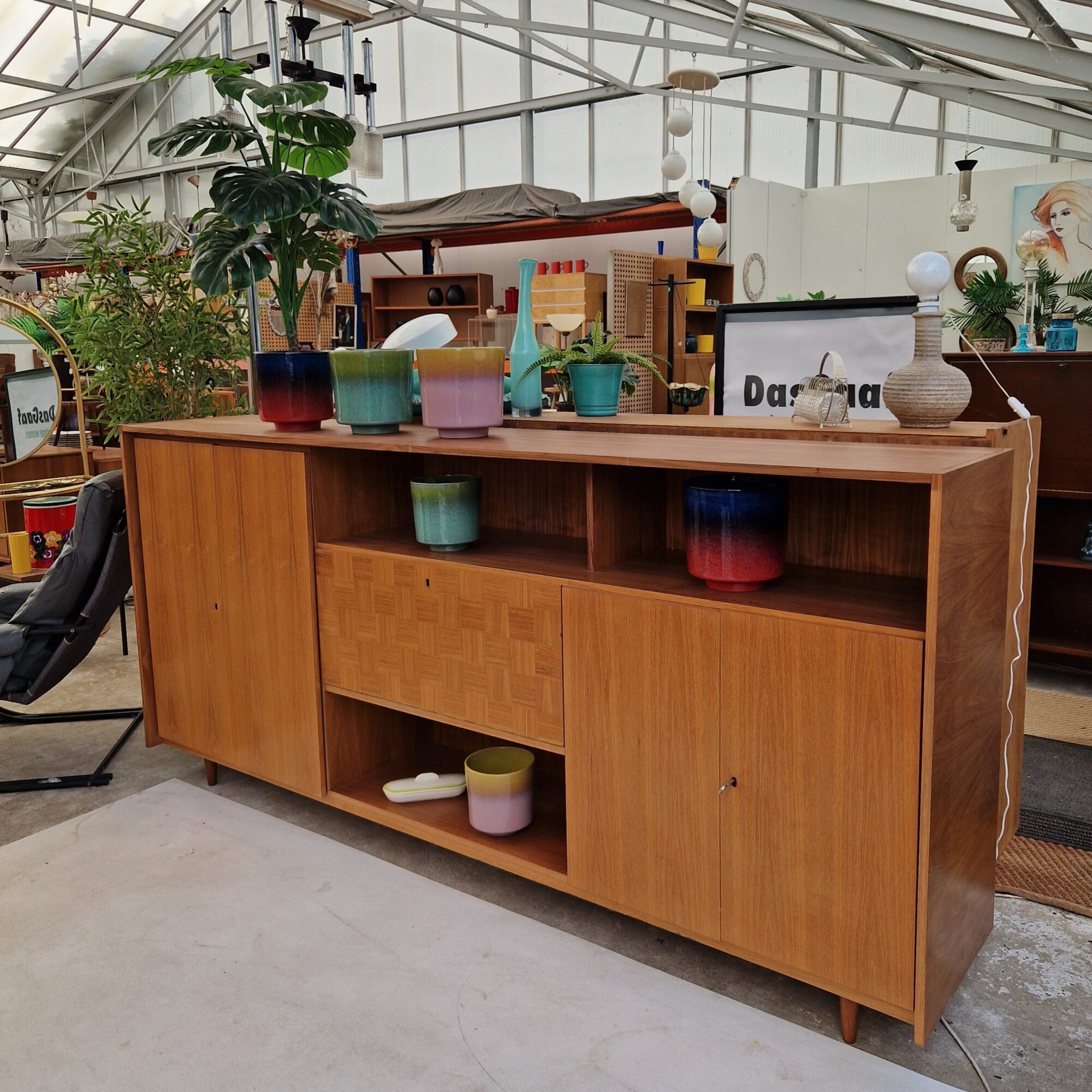 Vintage grote wandkast 240cm met dambord motief
