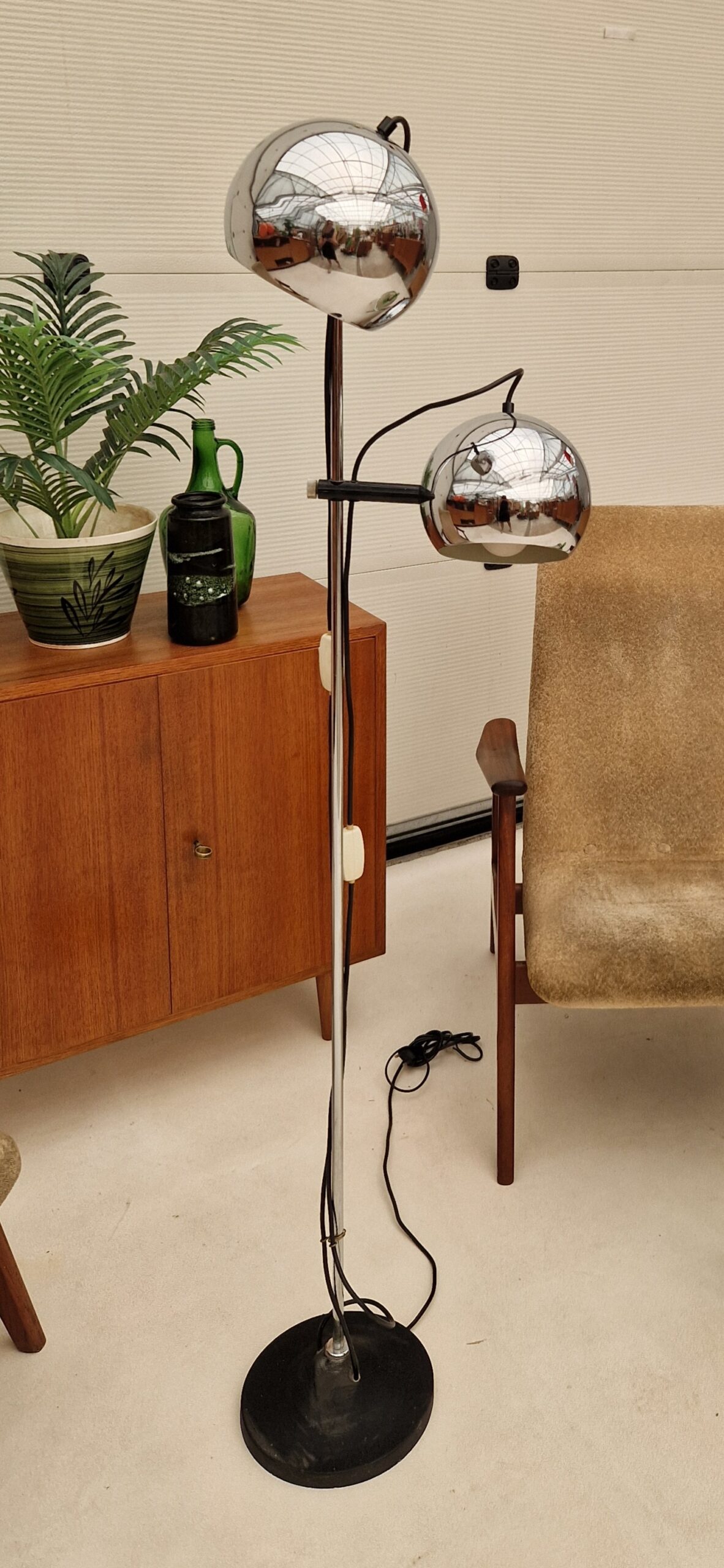 Vintage chromen lamp met twee bollen van Heda. - Afbeelding 3
