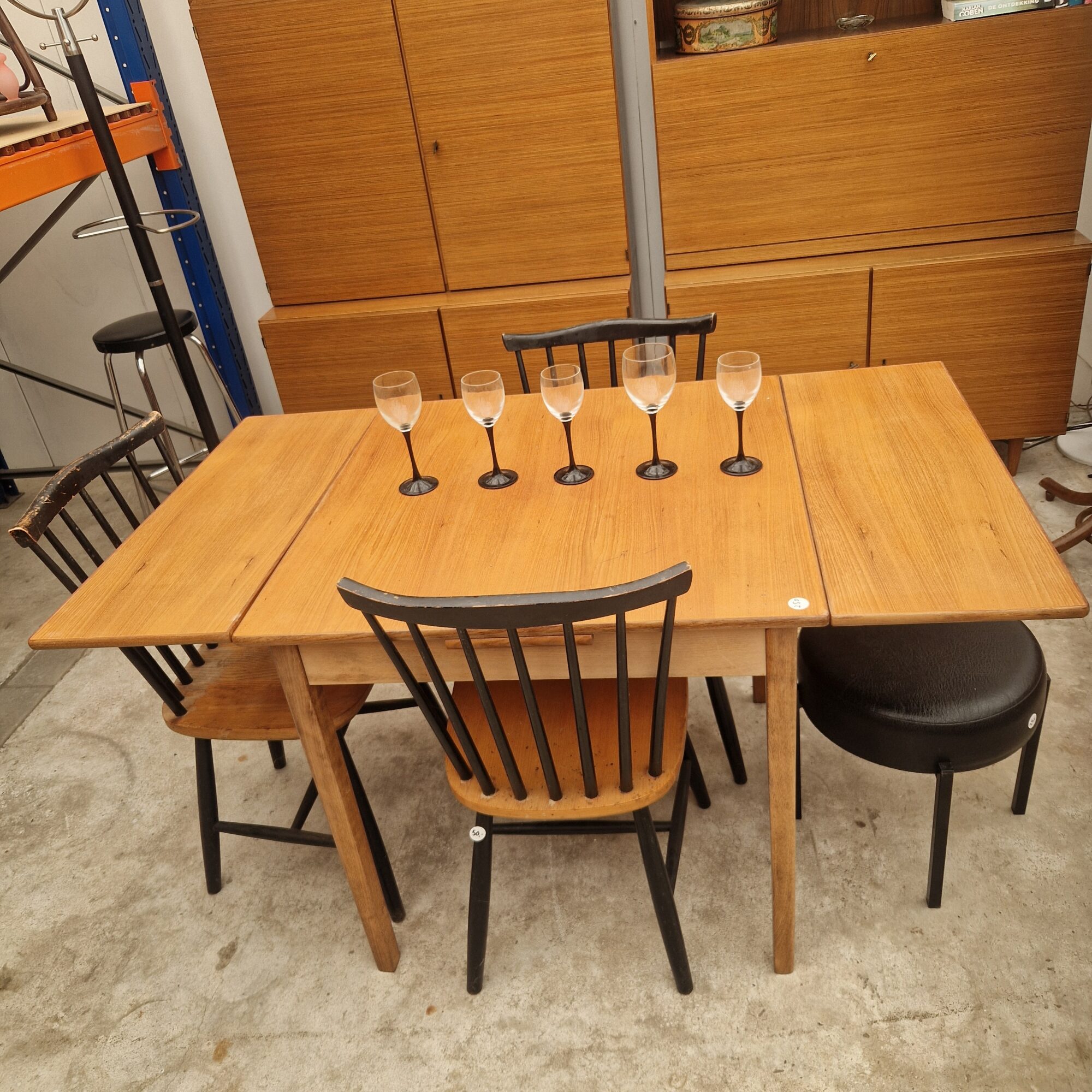 Vierkante uitschuifbare eettafel 80cm