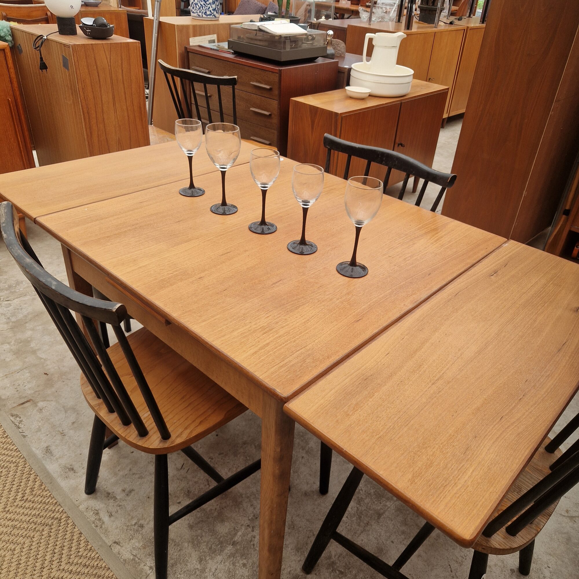 Vierkante uitschuifbare eettafel 80cm