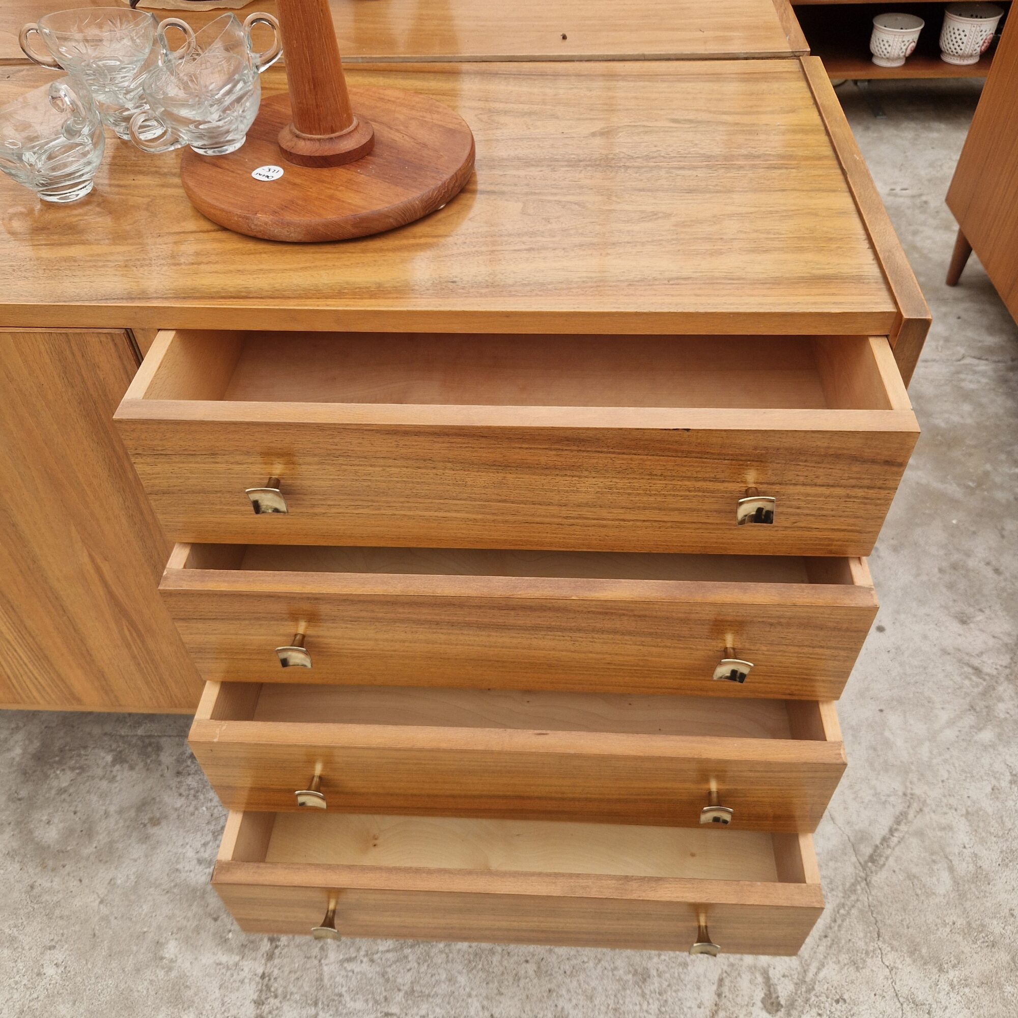 leuk vintage dressoir 210m