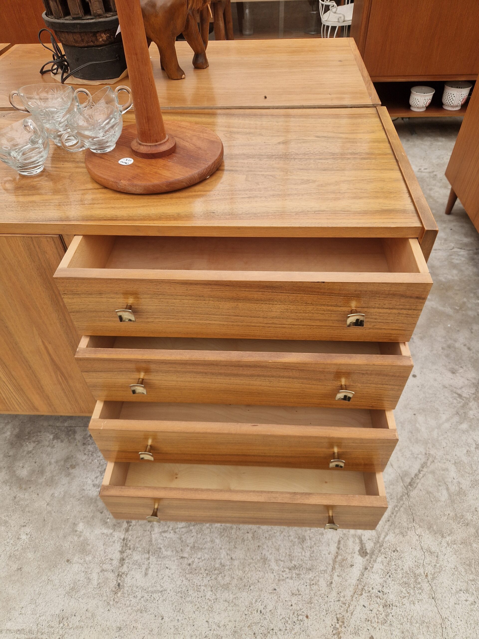 leuk vintage dressoir 210m