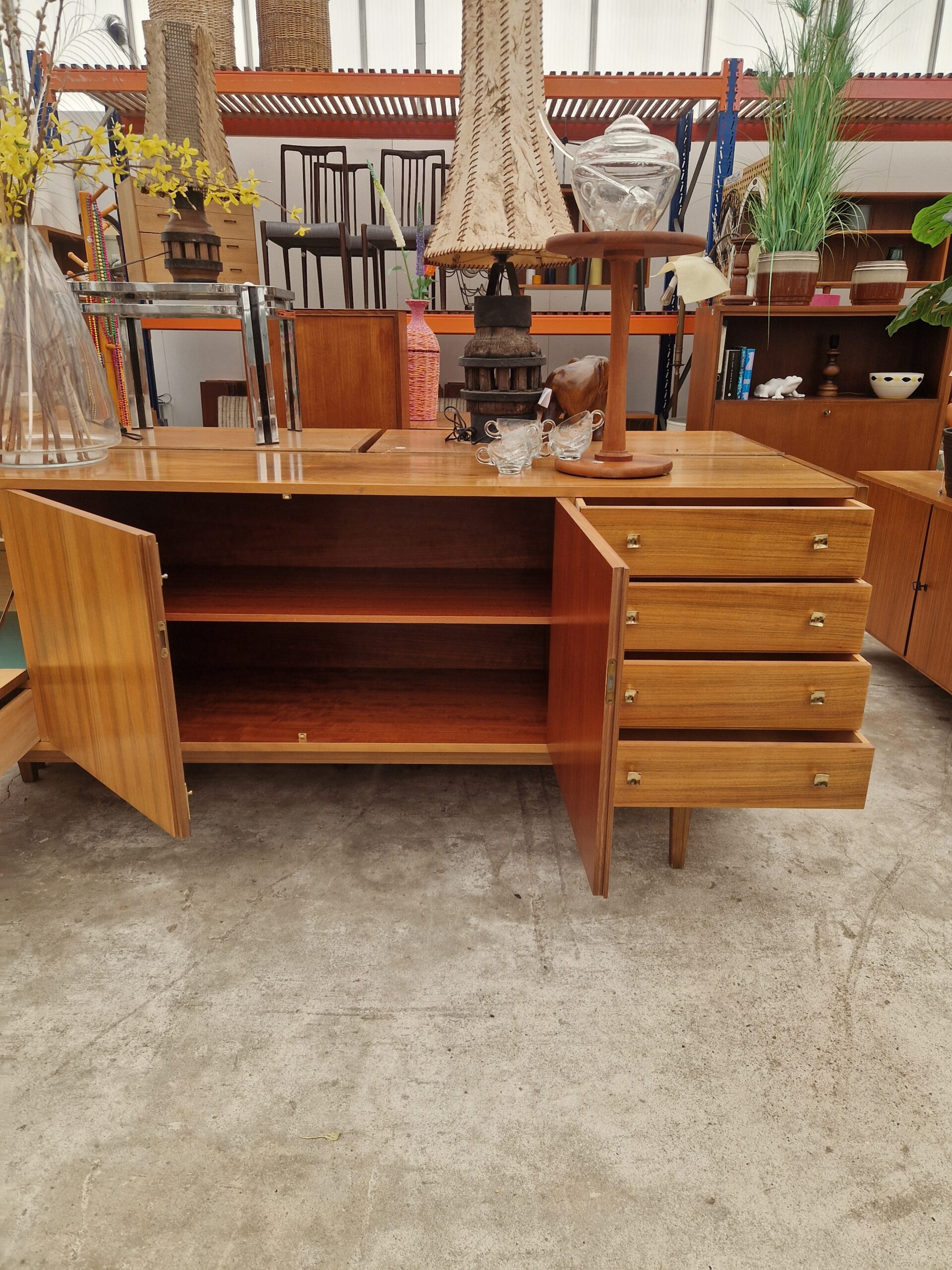 leuk vintage dressoir 210m