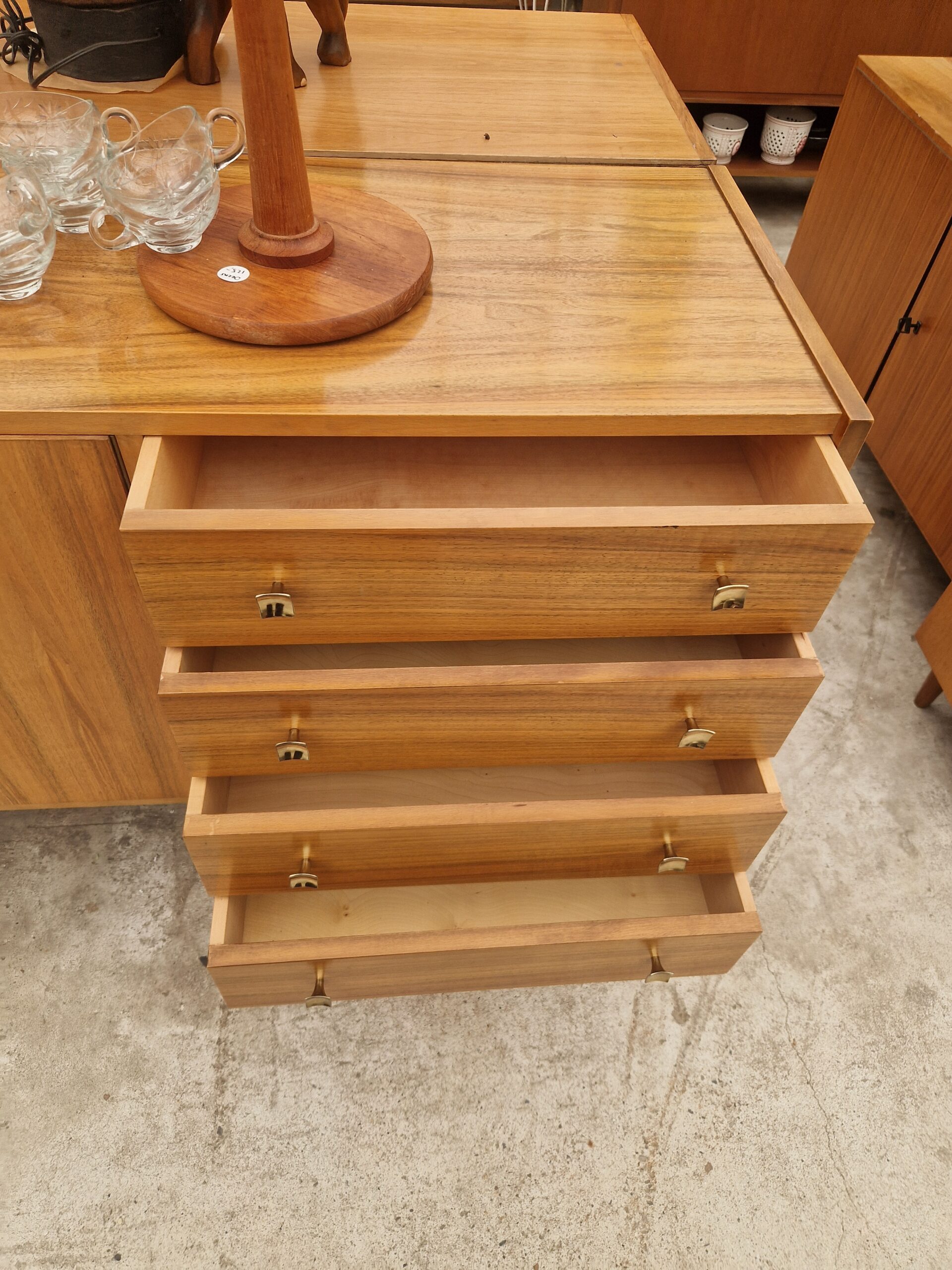 leuk vintage dressoir 210m