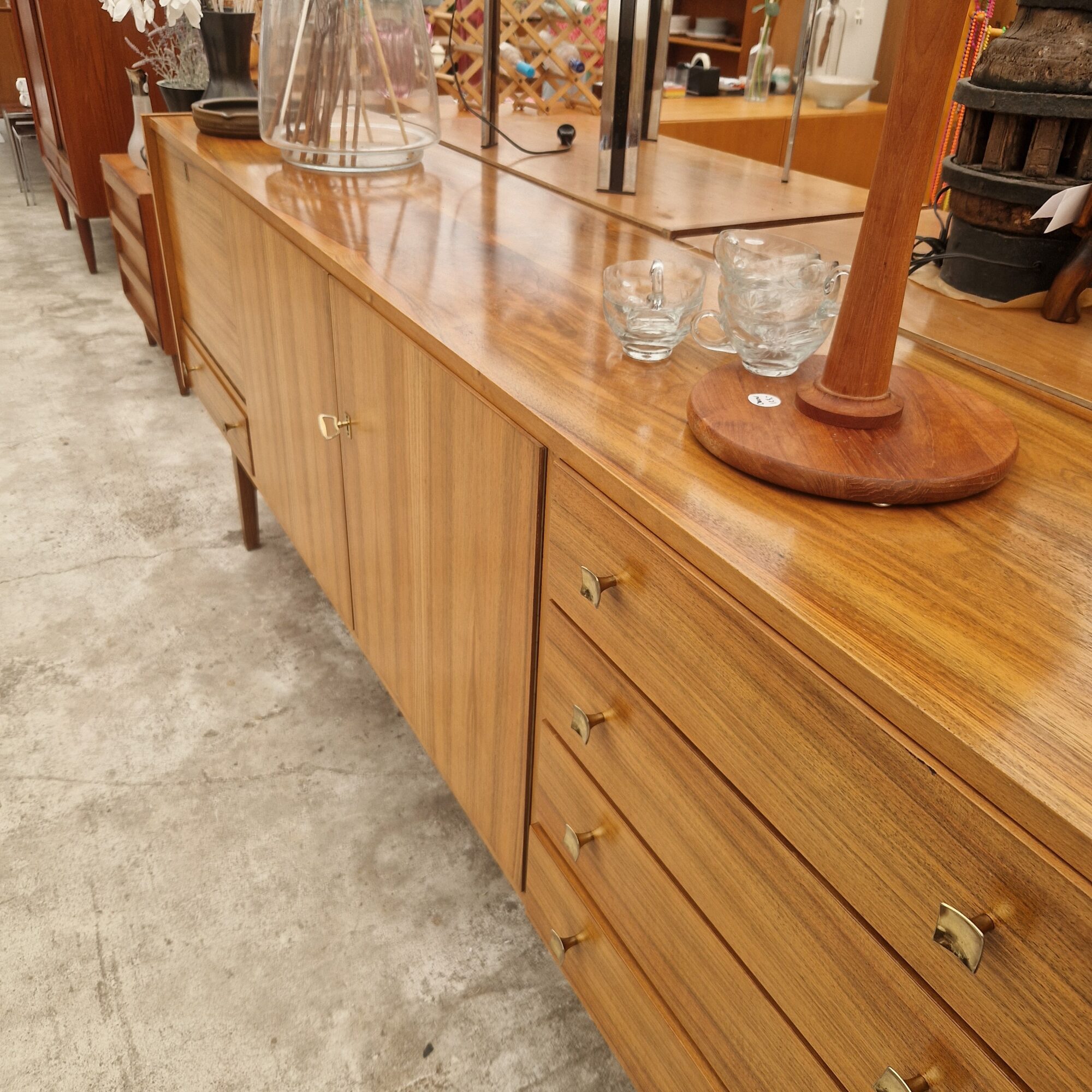 leuk vintage dressoir 210m