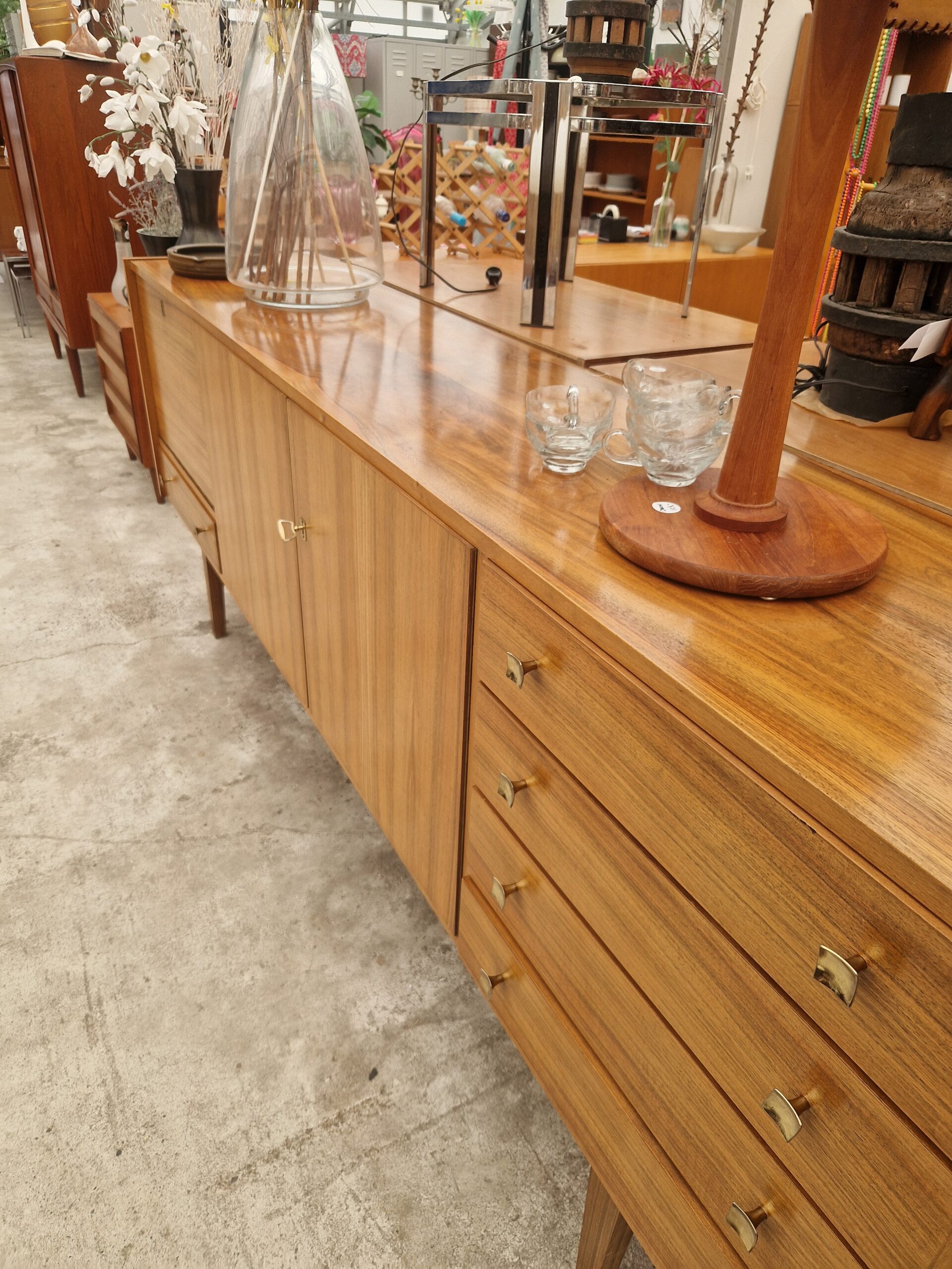 leuk vintage dressoir 210m